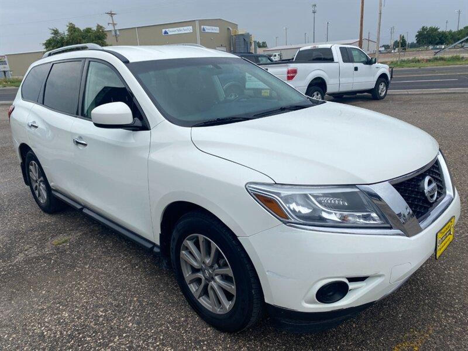 2016 Glacier White Nissan Pathfinder S (5N1AR2MN0GC) with an 3.5L V6 260hp 240ft. lbs. engine, Automatic transmission, located at 842 E South Street, Powell, WY, 82435, (307) 754-7289, 44.752300, -108.746933 - Photo #1