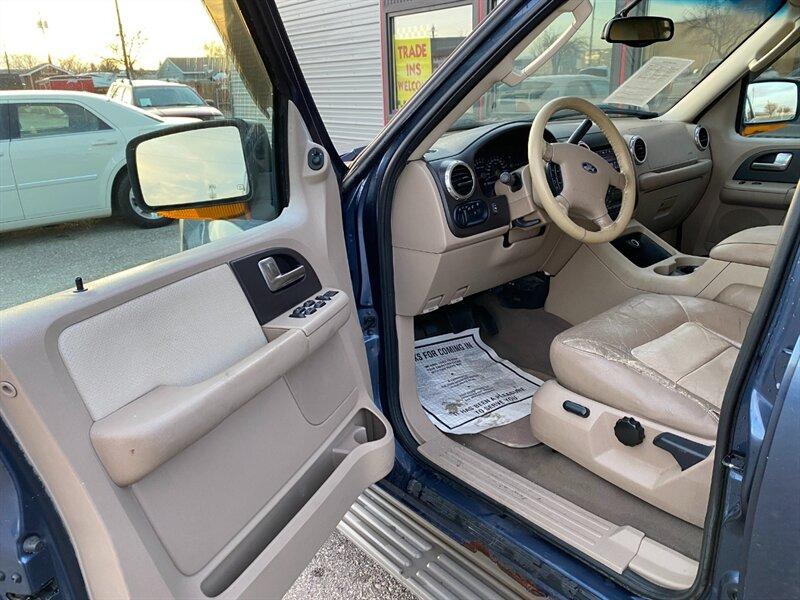 2003 Medium Wedgewood Blue Clearcoat Ford Expedition Eddie Bauer (1FMFU18L13L) with an Triton 5.4L V8 260hp 350ft. lbs. engine, Automatic transmission, located at 842 E South Street, Powell, WY, 82435, (307) 754-7289, 44.752300, -108.746933- Photo#5