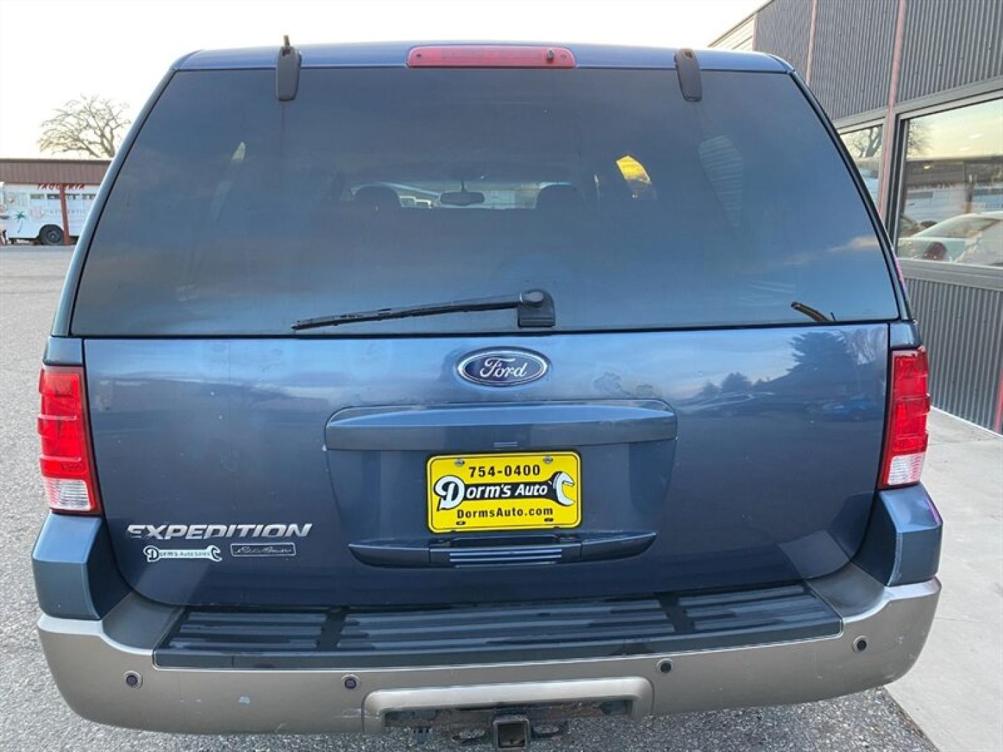 2003 Medium Wedgewood Blue Clearcoat Ford Expedition Eddie Bauer (1FMFU18L13L) with an Triton 5.4L V8 260hp 350ft. lbs. engine, Automatic transmission, located at 842 E South Street, Powell, WY, 82435, (307) 754-7289, 44.752300, -108.746933- Photo#15