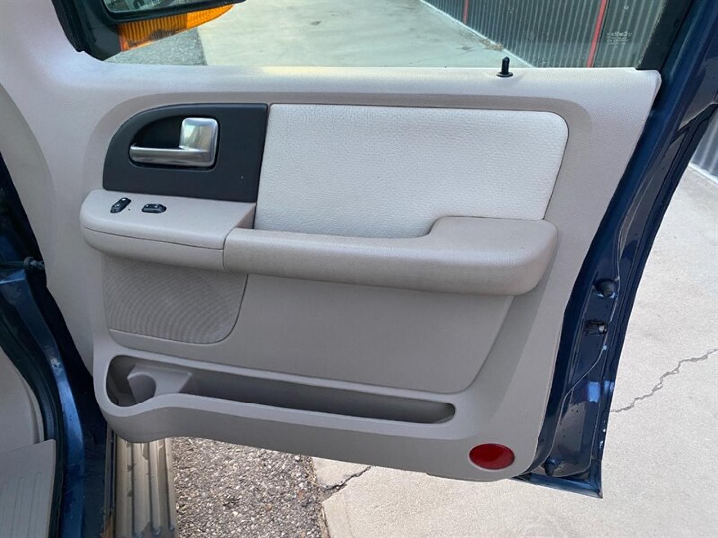 2003 Medium Wedgewood Blue Clearcoat Ford Expedition Eddie Bauer (1FMFU18L13L) with an Triton 5.4L V8 260hp 350ft. lbs. engine, Automatic transmission, located at 842 E South Street, Powell, WY, 82435, (307) 754-7289, 44.752300, -108.746933- Photo#24