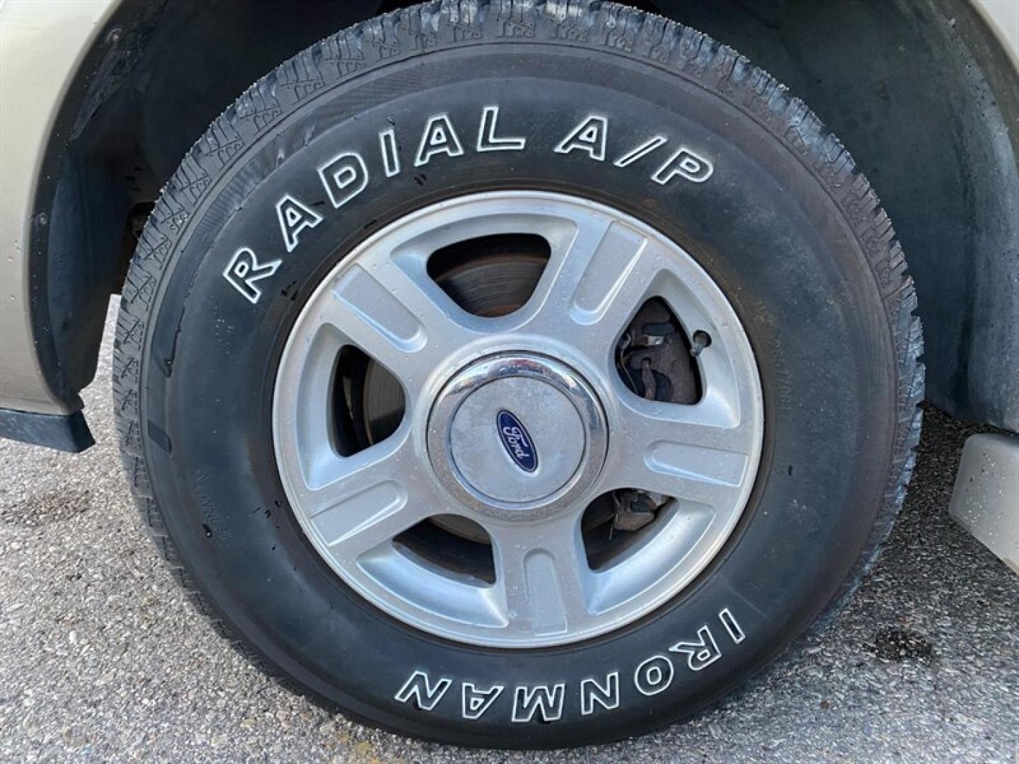 2003 Medium Wedgewood Blue Clearcoat Ford Expedition Eddie Bauer (1FMFU18L13L) with an Triton 5.4L V8 260hp 350ft. lbs. engine, Automatic transmission, located at 842 E South Street, Powell, WY, 82435, (307) 754-7289, 44.752300, -108.746933- Photo#28