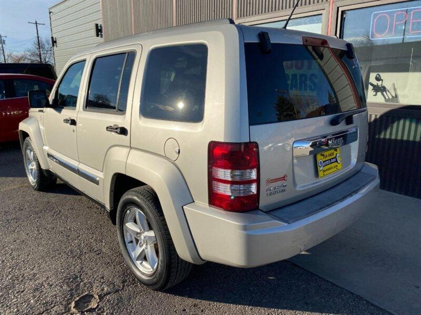 2008 Bright Silver Metallic Clear Coat Jeep Liberty Limited (1J8GN58K68W) with an 3.7L V6 210hp 235ft. lbs. engine, Automatic transmission, located at 842 E South Street, Powell, WY, 82435, (307) 754-7289, 44.752300, -108.746933 - Photo#3