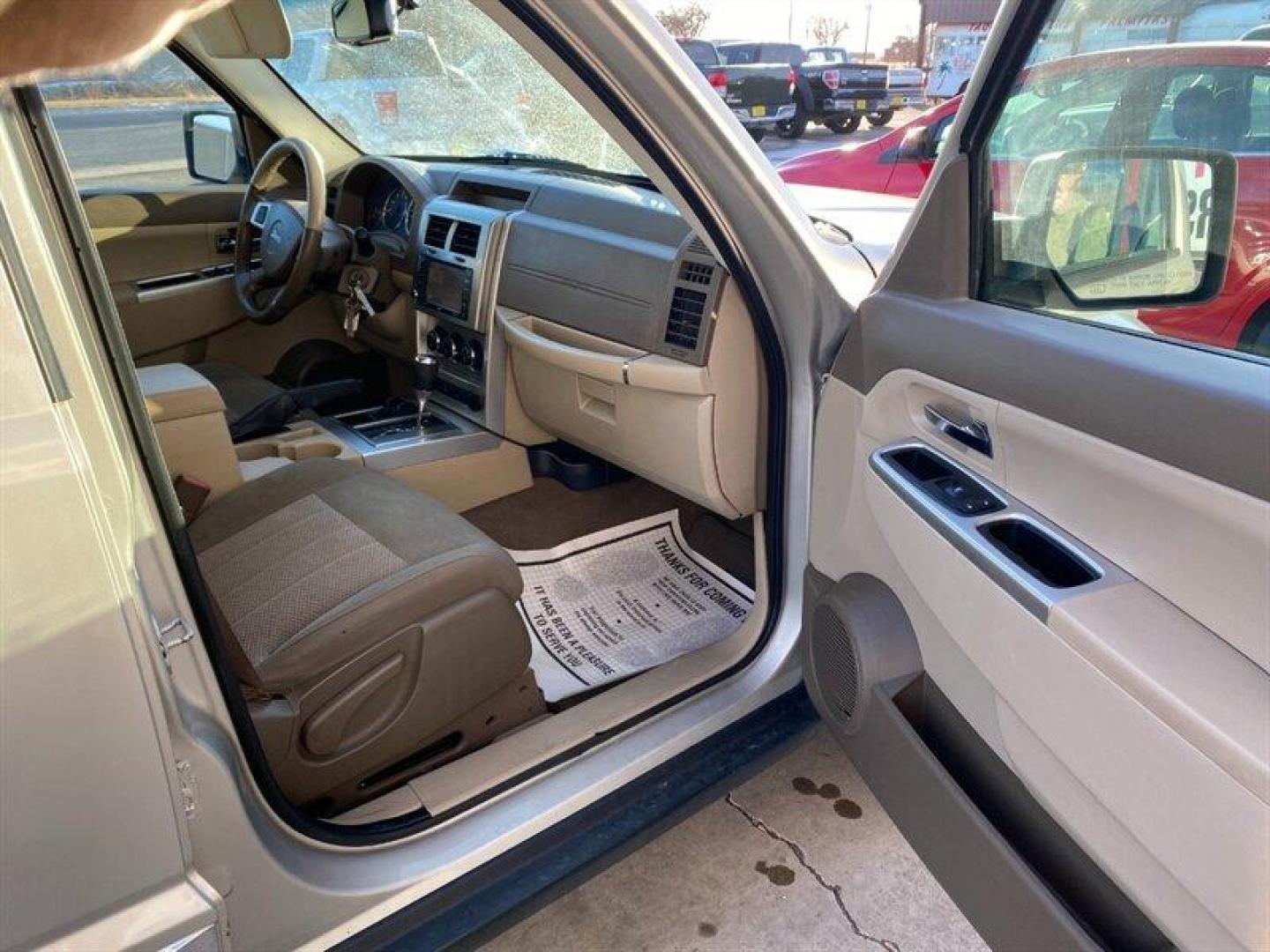 2008 Bright Silver Metallic Clear Coat Jeep Liberty Limited (1J8GN58K68W) with an 3.7L V6 210hp 235ft. lbs. engine, Automatic transmission, located at 842 E South Street, Powell, WY, 82435, (307) 754-7289, 44.752300, -108.746933 - Photo#19