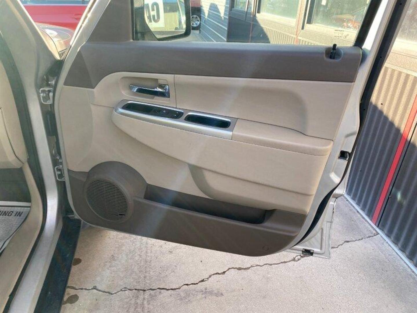 2008 Bright Silver Metallic Clear Coat Jeep Liberty Limited (1J8GN58K68W) with an 3.7L V6 210hp 235ft. lbs. engine, Automatic transmission, located at 842 E South Street, Powell, WY, 82435, (307) 754-7289, 44.752300, -108.746933 - Photo#20