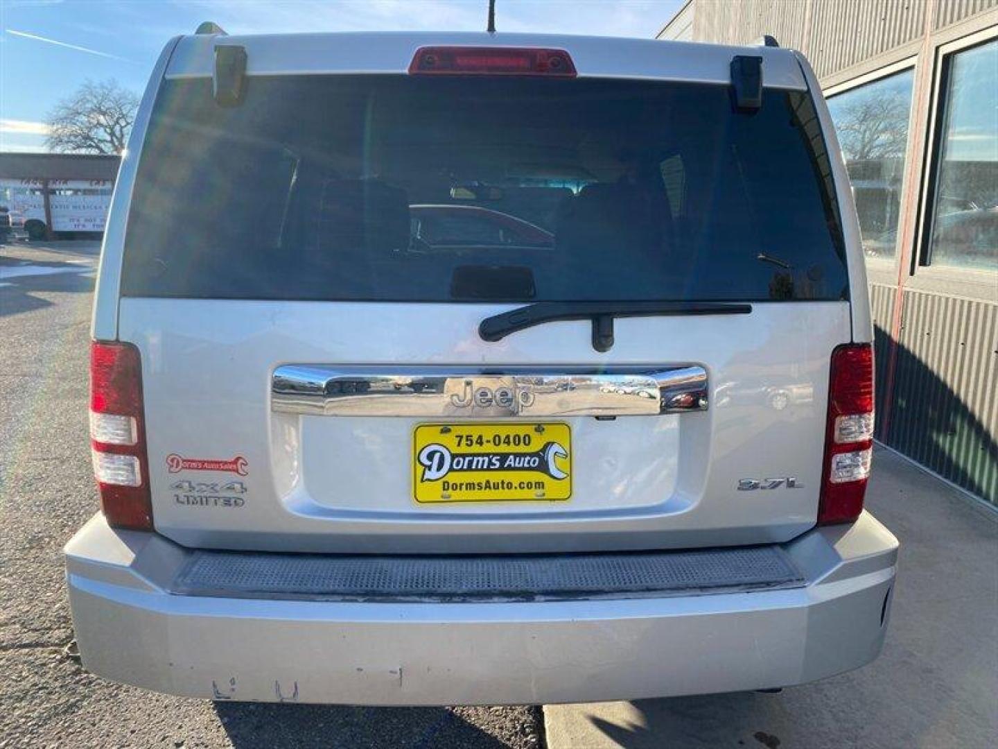 2008 Bright Silver Metallic Clear Coat Jeep Liberty Limited (1J8GN58K68W) with an 3.7L V6 210hp 235ft. lbs. engine, Automatic transmission, located at 842 E South Street, Powell, WY, 82435, (307) 754-7289, 44.752300, -108.746933 - Photo#27
