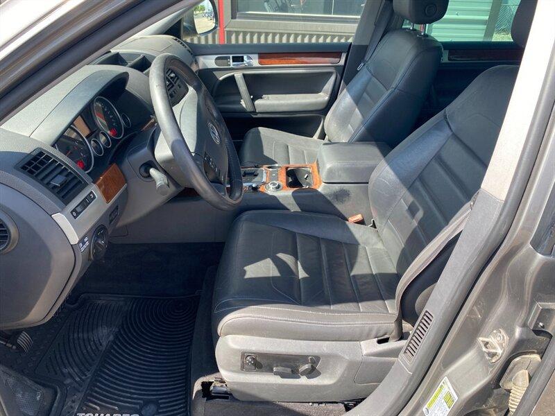 2010 Gray Volkswagen Touareg V6 TDI (WVGFK7A96AD) with an 3.0L Diesel Turbo V6 225hp 406ft. lbs. engine, Automatic transmission, located at 842 E South Street, Powell, WY, 82435, (307) 754-7289, 44.752300, -108.746933- Photo#5