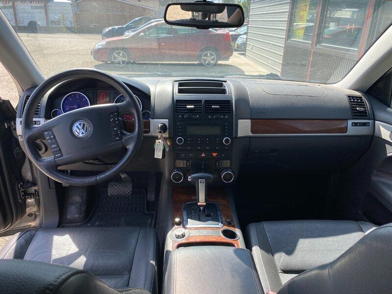 2010 Gray Volkswagen Touareg V6 TDI (WVGFK7A96AD) with an 3.0L Diesel Turbo V6 225hp 406ft. lbs. engine, Automatic transmission, located at 842 E South Street, Powell, WY, 82435, (307) 754-7289, 44.752300, -108.746933- Photo#7