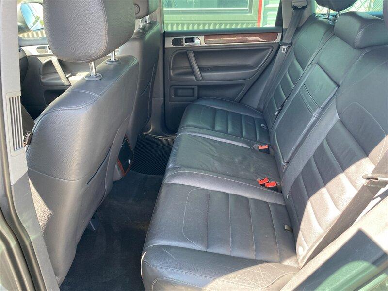 2010 Gray Volkswagen Touareg V6 TDI (WVGFK7A96AD) with an 3.0L Diesel Turbo V6 225hp 406ft. lbs. engine, Automatic transmission, located at 842 E South Street, Powell, WY, 82435, (307) 754-7289, 44.752300, -108.746933- Photo#9