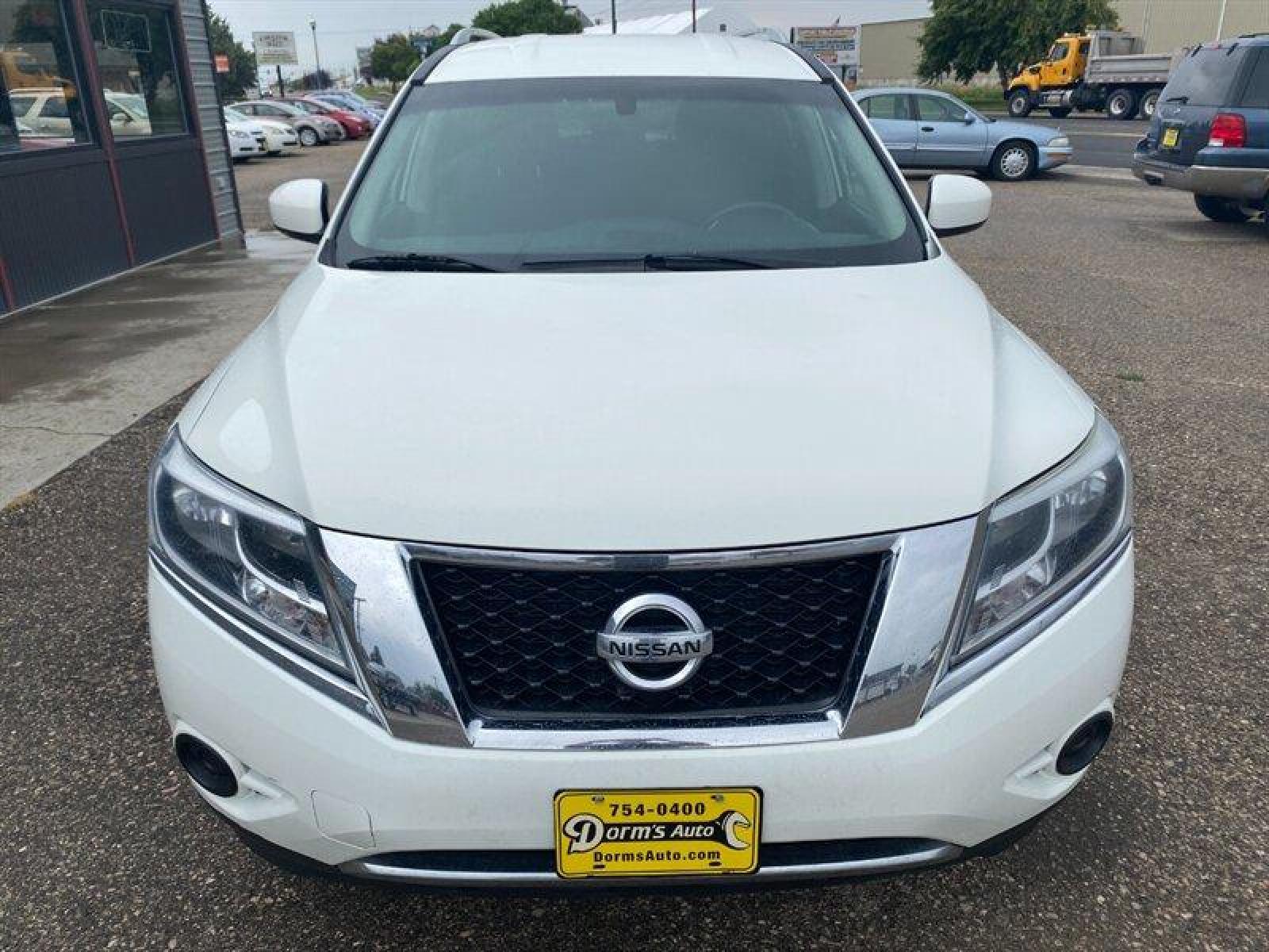 2016 Glacier White Nissan Pathfinder S (5N1AR2MN0GC) with an 3.5L V6 260hp 240ft. lbs. engine, Automatic transmission, located at 842 E South Street, Powell, WY, 82435, (307) 754-7289, 44.752300, -108.746933 - Photo #17