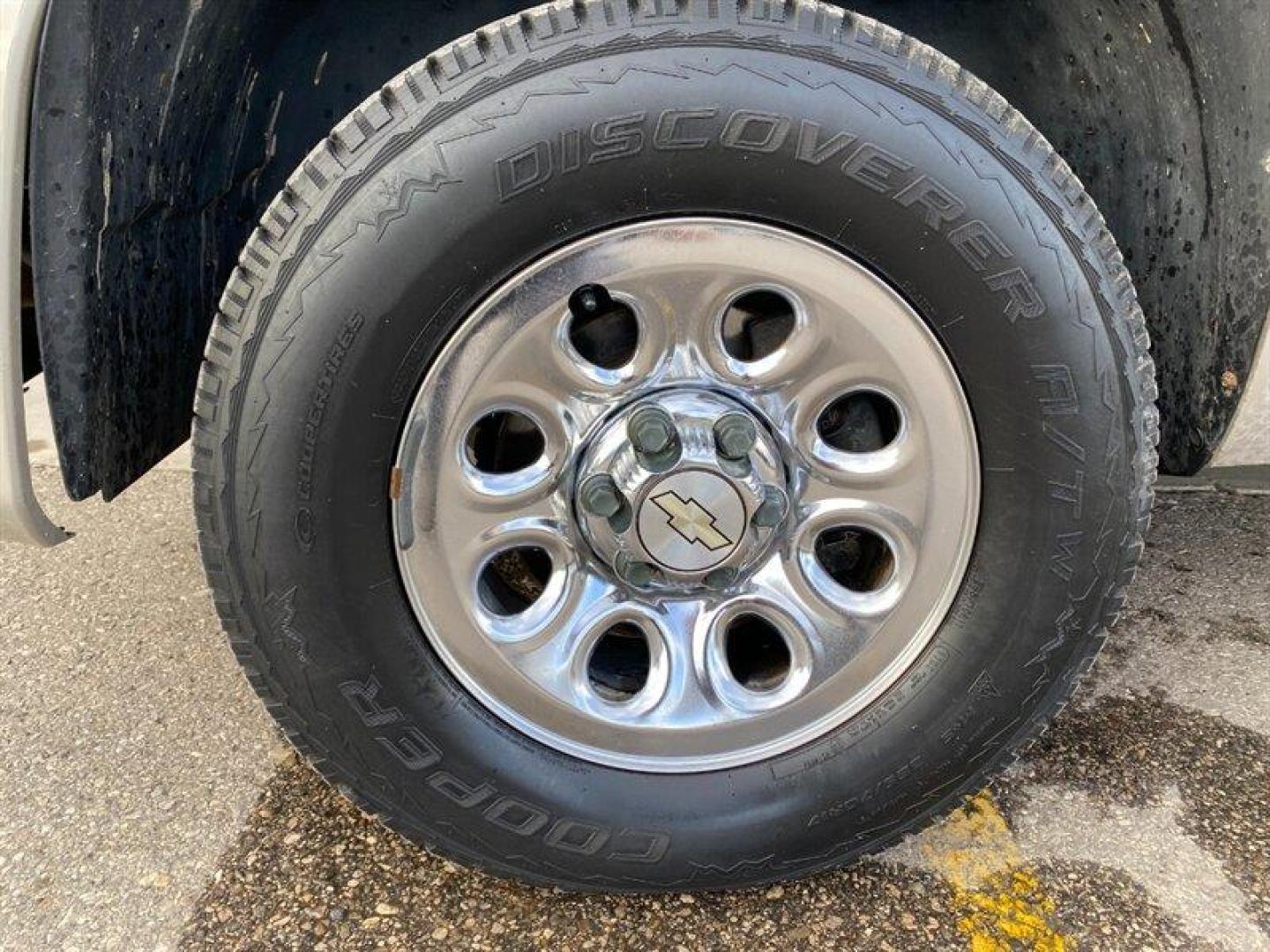 2009 Silver Birch Metallic Chevrolet Silverado 1500 LT (3GCEK23319G) with an Iron Block 5.3L Flex Fuel V8 315hp 338ft. lbs. engine, Automatic transmission, located at 842 E South Street, Powell, WY, 82435, (307) 754-7289, 44.752300, -108.746933 - Photo#21