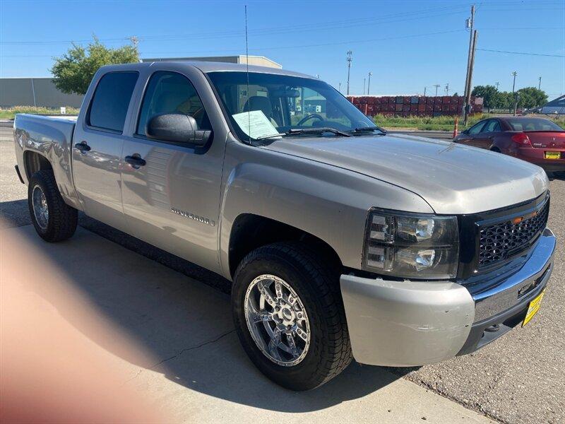 2009 Silver Chevrolet Silverado 1500 LT (3GCEK23319G) with an Vortec Aluminum Block 5.3L Flex Fuel V8 315hp 338f engine, 6-Speed Shiftable Au transmission, located at 842 E South Street, Powell, WY, 82435, (307) 754-7289, 44.752300, -108.746933- Photo#1
