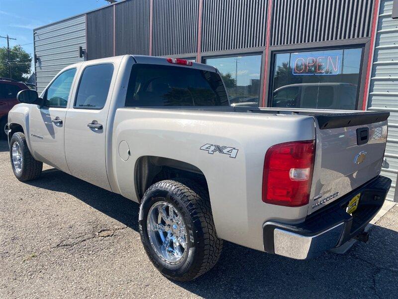 2009 Silver Chevrolet Silverado 1500 LT (3GCEK23319G) with an Vortec Aluminum Block 5.3L Flex Fuel V8 315hp 338f engine, 6-Speed Shiftable Au transmission, located at 842 E South Street, Powell, WY, 82435, (307) 754-7289, 44.752300, -108.746933- Photo#3