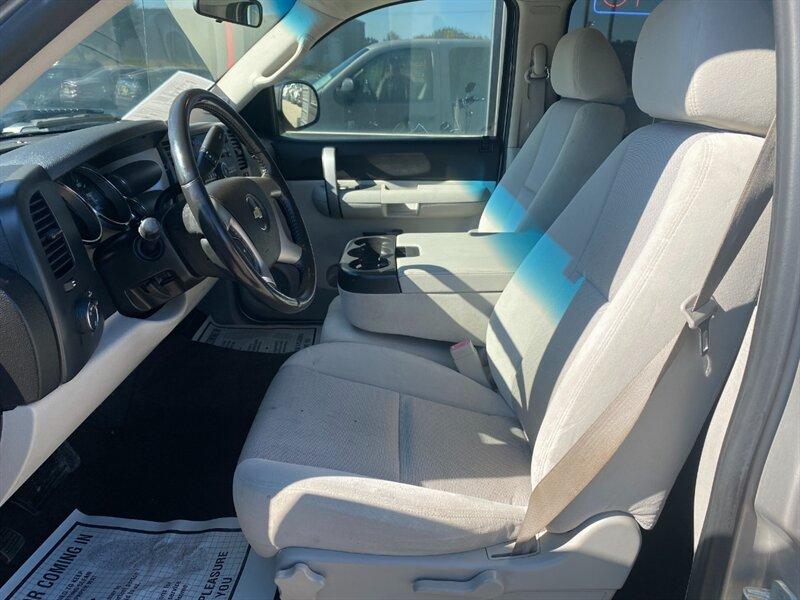 2009 Silver Chevrolet Silverado 1500 LT (3GCEK23319G) with an Vortec Aluminum Block 5.3L Flex Fuel V8 315hp 338f engine, 6-Speed Shiftable Au transmission, located at 842 E South Street, Powell, WY, 82435, (307) 754-7289, 44.752300, -108.746933- Photo#5