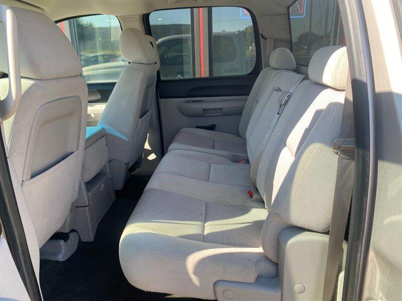 2009 Silver Chevrolet Silverado 1500 LT (3GCEK23319G) with an Vortec Aluminum Block 5.3L Flex Fuel V8 315hp 338f engine, 6-Speed Shiftable Au transmission, located at 842 E South Street, Powell, WY, 82435, (307) 754-7289, 44.752300, -108.746933- Photo#9