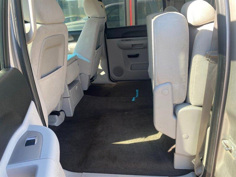 2009 Silver Chevrolet Silverado 1500 LT (3GCEK23319G) with an Vortec Aluminum Block 5.3L Flex Fuel V8 315hp 338f engine, 6-Speed Shiftable Au transmission, located at 842 E South Street, Powell, WY, 82435, (307) 754-7289, 44.752300, -108.746933- Photo#10