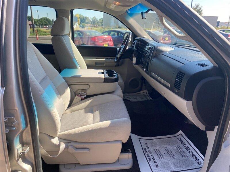 2009 Silver Chevrolet Silverado 1500 LT (3GCEK23319G) with an Vortec Aluminum Block 5.3L Flex Fuel V8 315hp 338f engine, 6-Speed Shiftable Au transmission, located at 842 E South Street, Powell, WY, 82435, (307) 754-7289, 44.752300, -108.746933- Photo#16