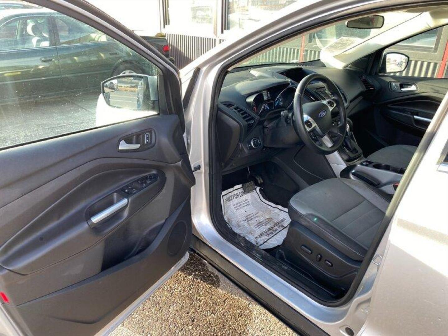 2016 Ingot Silver Ford Escape SE (1FMCU9G95GU) with an EcoBoost 2.0L Turbo I4 240hp 270ft. lbs. engine, Automatic transmission, located at 842 E South Street, Powell, WY, 82435, (307) 754-7289, 44.752300, -108.746933 - Photo#4