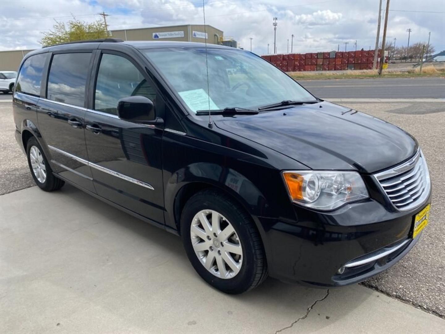 2016 Black Chrysler Town and Country Touring (2C4RC1BG5GR) with an Pentastar 3.6L Flex Fuel V6 283hp 260ft. lbs. engine, 6-Speed Shiftable Au transmission, located at 842 E South Street, Powell, WY, 82435, (307) 754-7289, 44.752300, -108.746933 - Photo#1