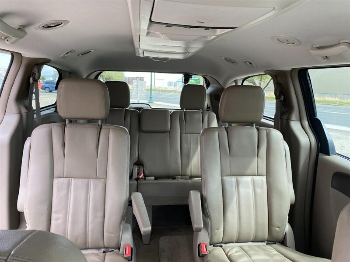 2016 Black Chrysler Town and Country Touring (2C4RC1BG5GR) with an Pentastar 3.6L Flex Fuel V6 283hp 260ft. lbs. engine, 6-Speed Shiftable Au transmission, located at 842 E South Street, Powell, WY, 82435, (307) 754-7289, 44.752300, -108.746933 - Photo#14