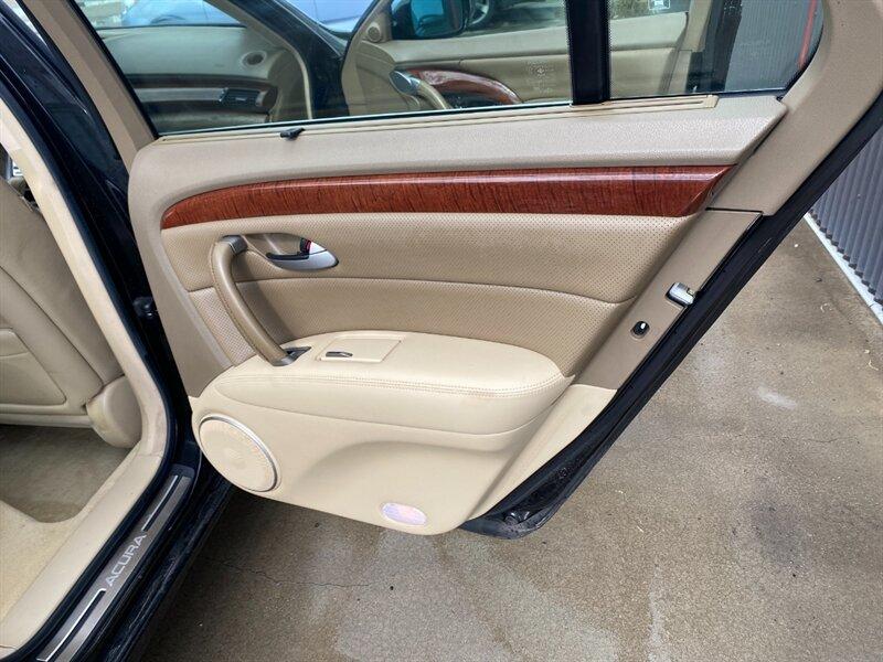 2007 Nighthawk Black Pearl Acura RL SH-AWD w/Tech (JH4KB16687C) with an 3.5L V6 290hp 256ft. lbs. engine, Automatic transmission, located at 842 E South Street, Powell, WY, 82435, (307) 754-7289, 44.752300, -108.746933- Photo#14