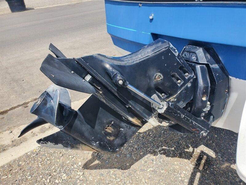 1988 Blue Bayliner Capri 19' (BL3C80CK178) with an 5.0 L engine, located at 842 E South Street, Powell, WY, 82435, (307) 754-7289, 44.752300, -108.746933- Photo#4