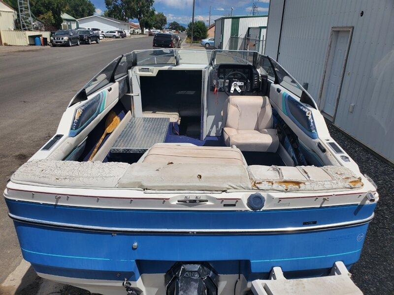 1988 Blue Bayliner Capri 19' (BL3C80CK178) with an 5.0 L engine, located at 842 E South Street, Powell, WY, 82435, (307) 754-7289, 44.752300, -108.746933- Photo#7