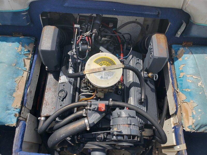 1988 Blue Bayliner Capri 19' (BL3C80CK178) with an 5.0 L engine, located at 842 E South Street, Powell, WY, 82435, (307) 754-7289, 44.752300, -108.746933- Photo#8