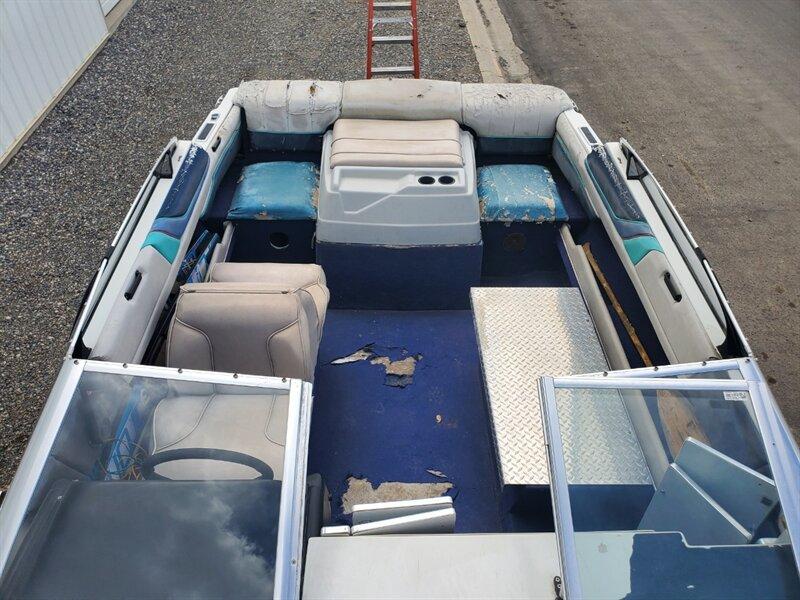 1988 Blue Bayliner Capri 19' (BL3C80CK178) with an 5.0 L engine, located at 842 E South Street, Powell, WY, 82435, (307) 754-7289, 44.752300, -108.746933- Photo#12