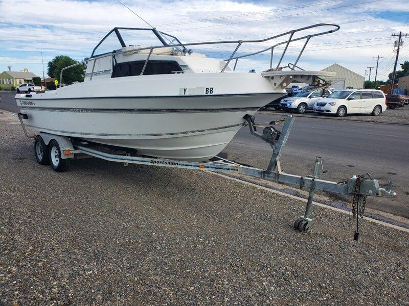 1990 White RENKEN 2286 22' (RBMLG092B09) with an 5.7L engine, I/O transmission, located at 842 E South Street, Powell, WY, 82435, (307) 754-7289, 44.752300, -108.746933- Photo#1