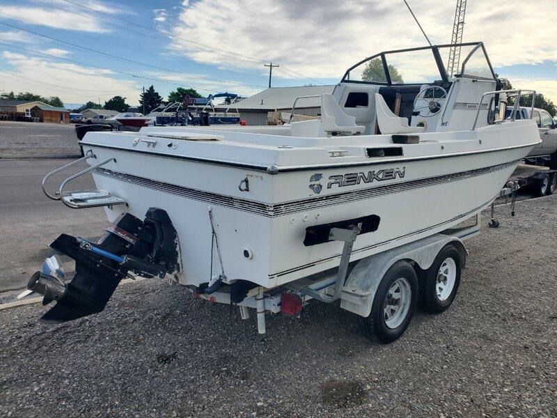 1990 White RENKEN 2286 22' (RBMLG092B09) with an 5.7L engine, I/O transmission, located at 842 E South Street, Powell, WY, 82435, (307) 754-7289, 44.752300, -108.746933- Photo#2