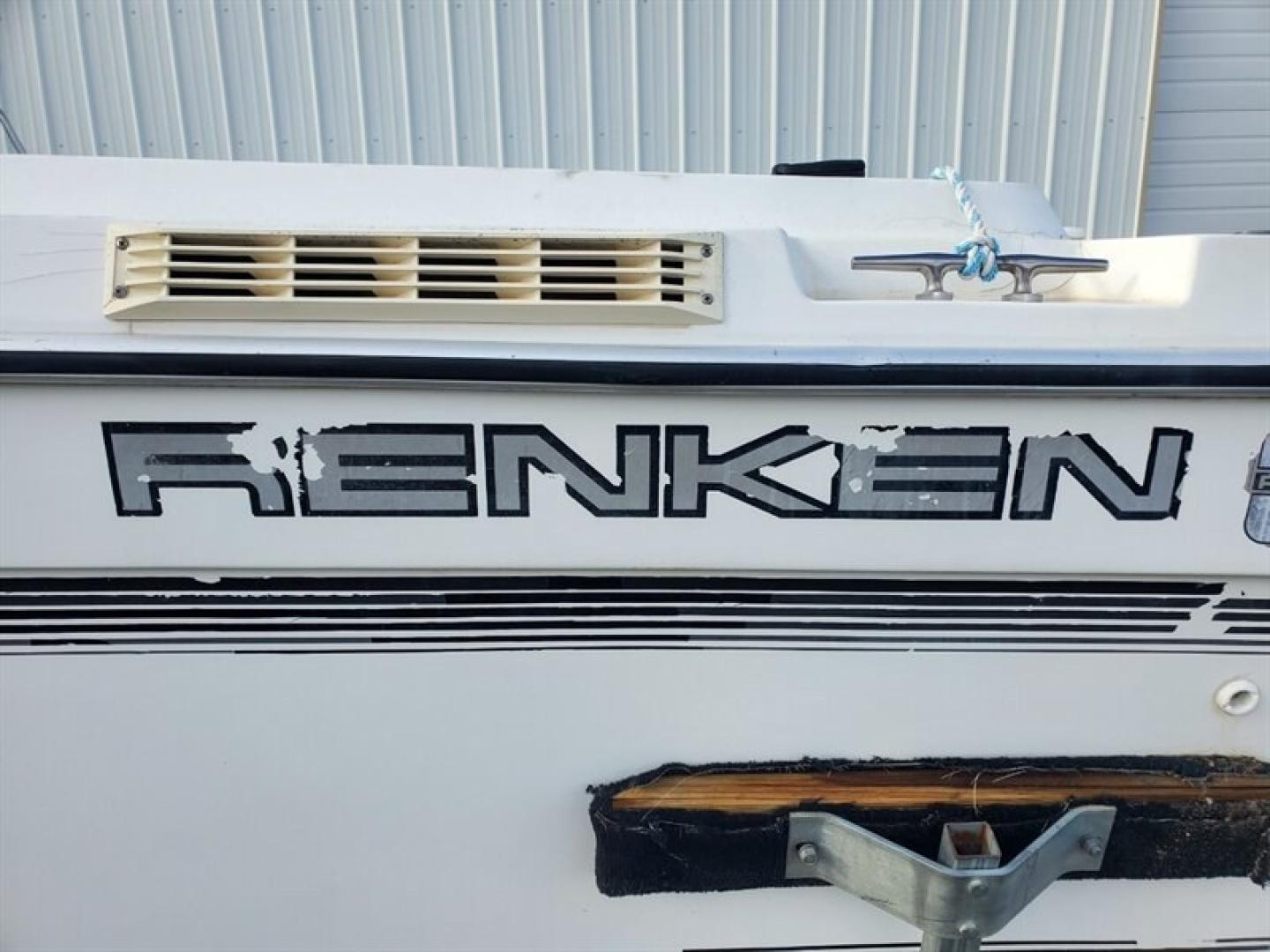1990 White RENKEN 2286 22' (RBMLG092B09) with an 5.7L engine, located at 842 E South Street, Powell, WY, 82435, (307) 754-7289, 44.752300, -108.746933- Photo#4