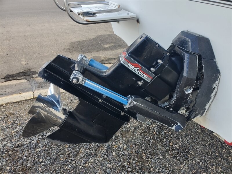 1990 White RENKEN 2286 22' (RBMLG092B09) with an 5.7L engine, I/O transmission, located at 842 E South Street, Powell, WY, 82435, (307) 754-7289, 44.752300, -108.746933- Photo#5