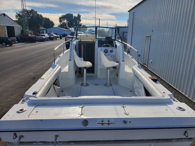 1990 White RENKEN 2286 22' (RBMLG092B09) with an 5.7L engine, I/O transmission, located at 842 E South Street, Powell, WY, 82435, (307) 754-7289, 44.752300, -108.746933- Photo#6