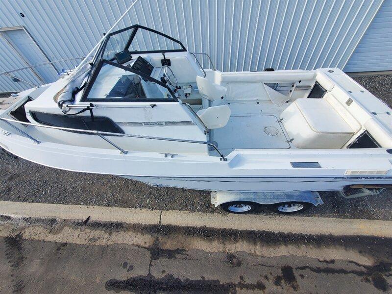 1990 White RENKEN 2286 22' (RBMLG092B09) with an 5.7L engine, I/O transmission, located at 842 E South Street, Powell, WY, 82435, (307) 754-7289, 44.752300, -108.746933- Photo#12