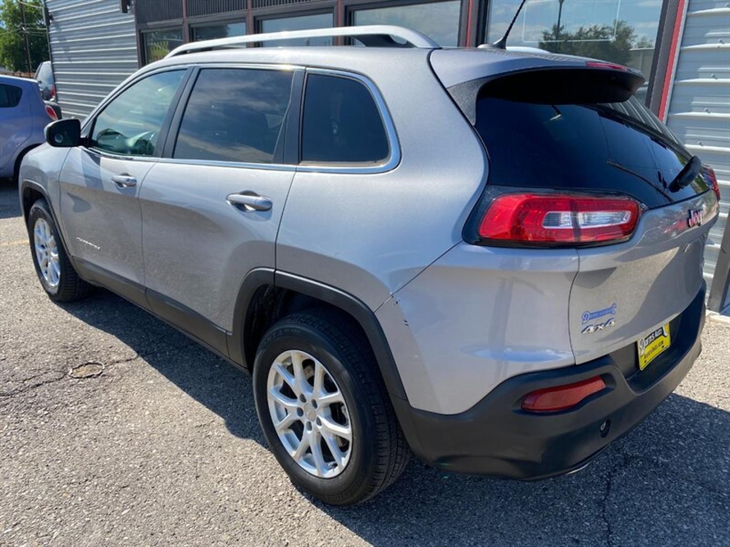 2015 Billet Silver Metallic Clear Coat Jeep Cherokee Latitude (1C4PJMCB4FW) with an 2.4L I4 180hp 171ft. lbs. engine, 9-Speed Shiftable Au transmission, located at 842 E South Street, Powell, WY, 82435, (307) 754-7289, 44.752300, -108.746933- Photo#3