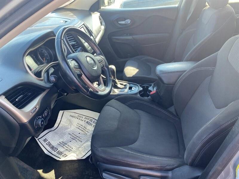 2015 Silver Jeep Cherokee Latitude (1C4PJMCB4FW) with an 2.4L I4 180hp 171ft. lbs. engine, 9-Speed Shiftable Au transmission, located at 842 E South Street, Powell, WY, 82435, (307) 754-7289, 44.752300, -108.746933- Photo#5