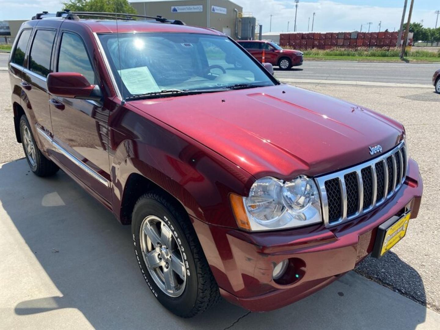2007 White Jeep Grand Cherokee Overland (1J8HR682X7C) with an HEMI 5.7L V8 330hp 375ft. lbs. engine, Automatic transmission, located at 842 E South Street, Powell, WY, 82435, (307) 754-7289, 44.752300, -108.746933- Photo#1
