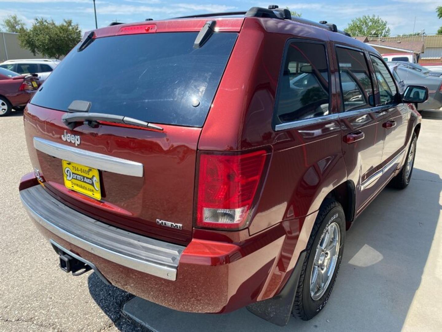 2007 White Jeep Grand Cherokee Overland (1J8HR682X7C) with an HEMI 5.7L V8 330hp 375ft. lbs. engine, Automatic transmission, located at 842 E South Street, Powell, WY, 82435, (307) 754-7289, 44.752300, -108.746933- Photo#2