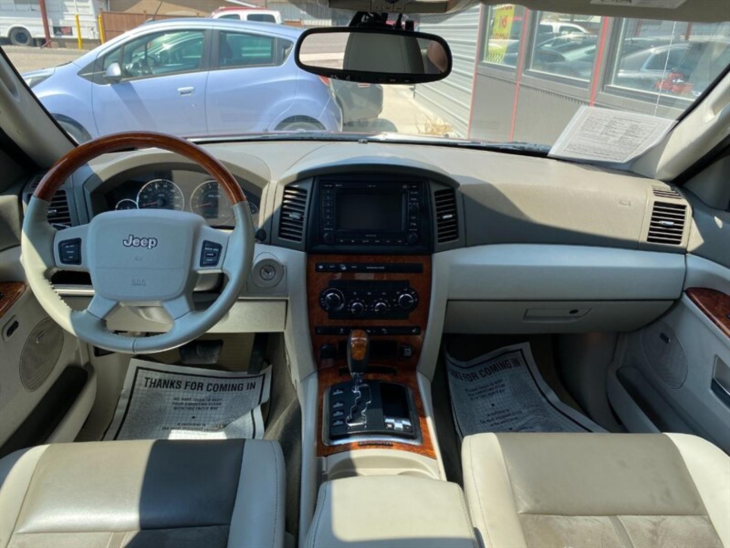 2007 White Jeep Grand Cherokee Overland (1J8HR682X7C) with an HEMI 5.7L V8 330hp 375ft. lbs. engine, Automatic transmission, located at 842 E South Street, Powell, WY, 82435, (307) 754-7289, 44.752300, -108.746933- Photo#7