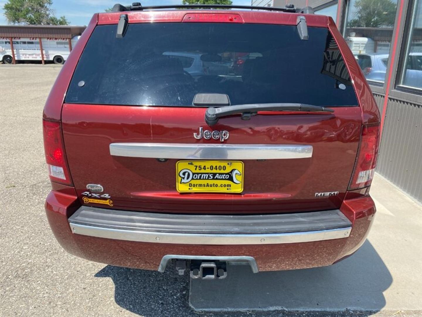 2007 White Jeep Grand Cherokee Overland (1J8HR682X7C) with an HEMI 5.7L V8 330hp 375ft. lbs. engine, Automatic transmission, located at 842 E South Street, Powell, WY, 82435, (307) 754-7289, 44.752300, -108.746933- Photo#11