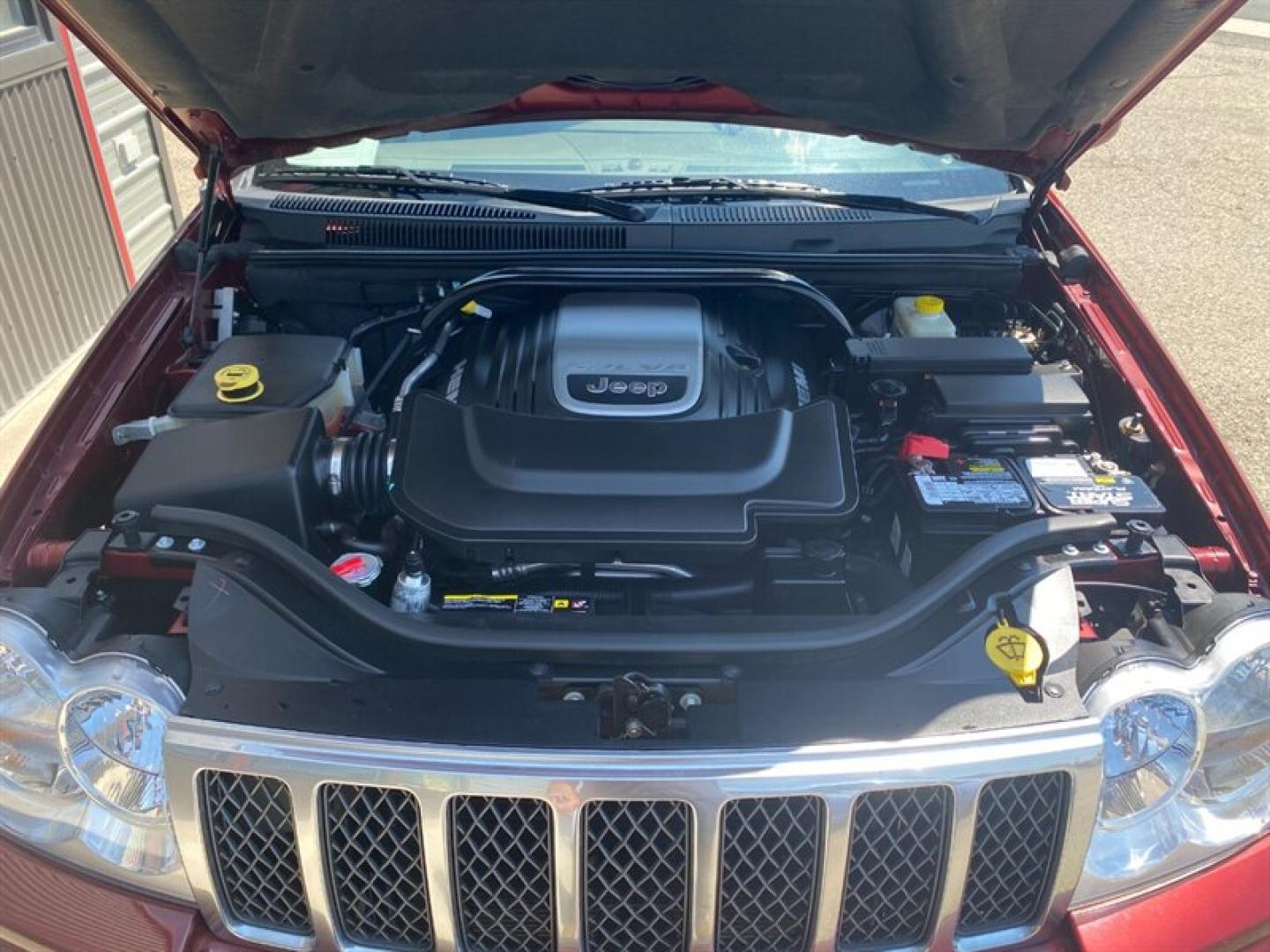 2007 White Jeep Grand Cherokee Overland (1J8HR682X7C) with an HEMI 5.7L V8 330hp 375ft. lbs. engine, Automatic transmission, located at 842 E South Street, Powell, WY, 82435, (307) 754-7289, 44.752300, -108.746933- Photo#17
