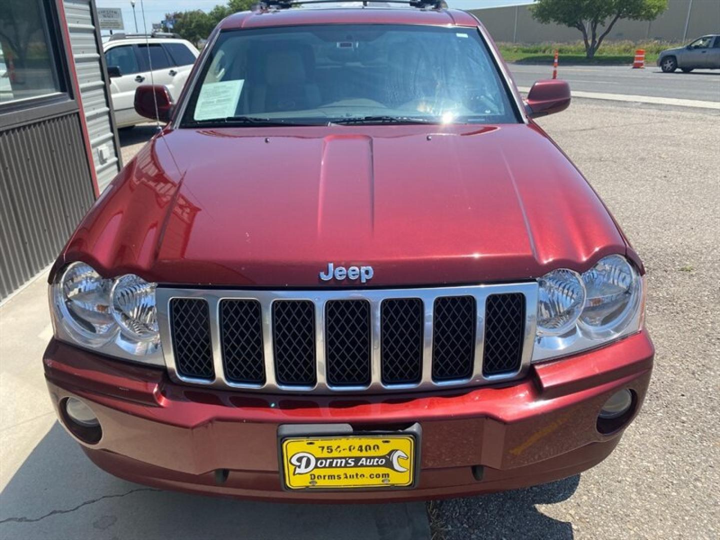 2007 White Jeep Grand Cherokee Overland (1J8HR682X7C) with an HEMI 5.7L V8 330hp 375ft. lbs. engine, Automatic transmission, located at 842 E South Street, Powell, WY, 82435, (307) 754-7289, 44.752300, -108.746933- Photo#18