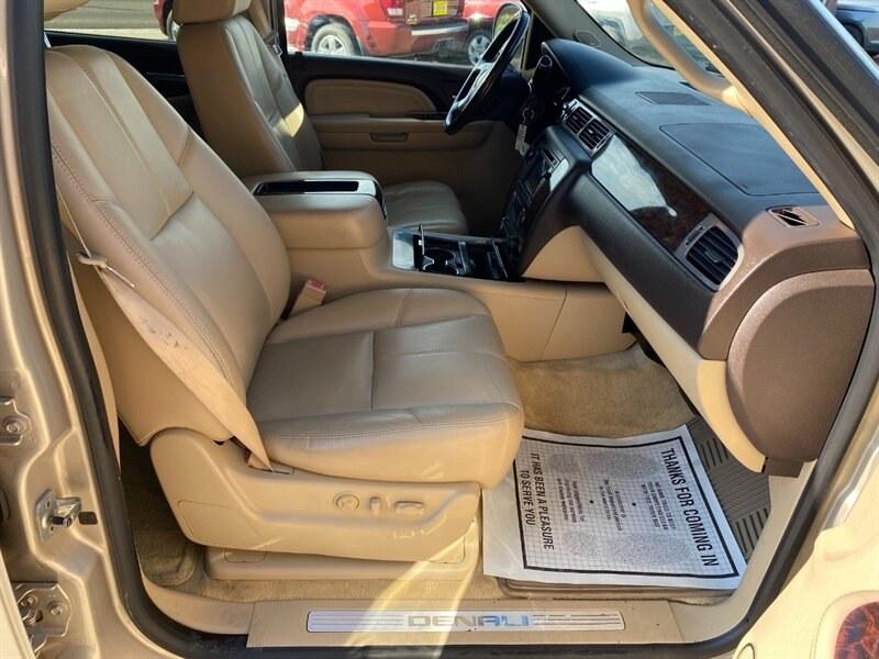 2008 Tan GMC Yukon XL Denali (1GKFK66848J) with an Vortec 6.2L V8 380hp 417ft. lbs. engine, 6-Speed Shiftable Au transmission, located at 842 E South Street, Powell, WY, 82435, (307) 754-7289, 44.752300, -108.746933- Photo#17