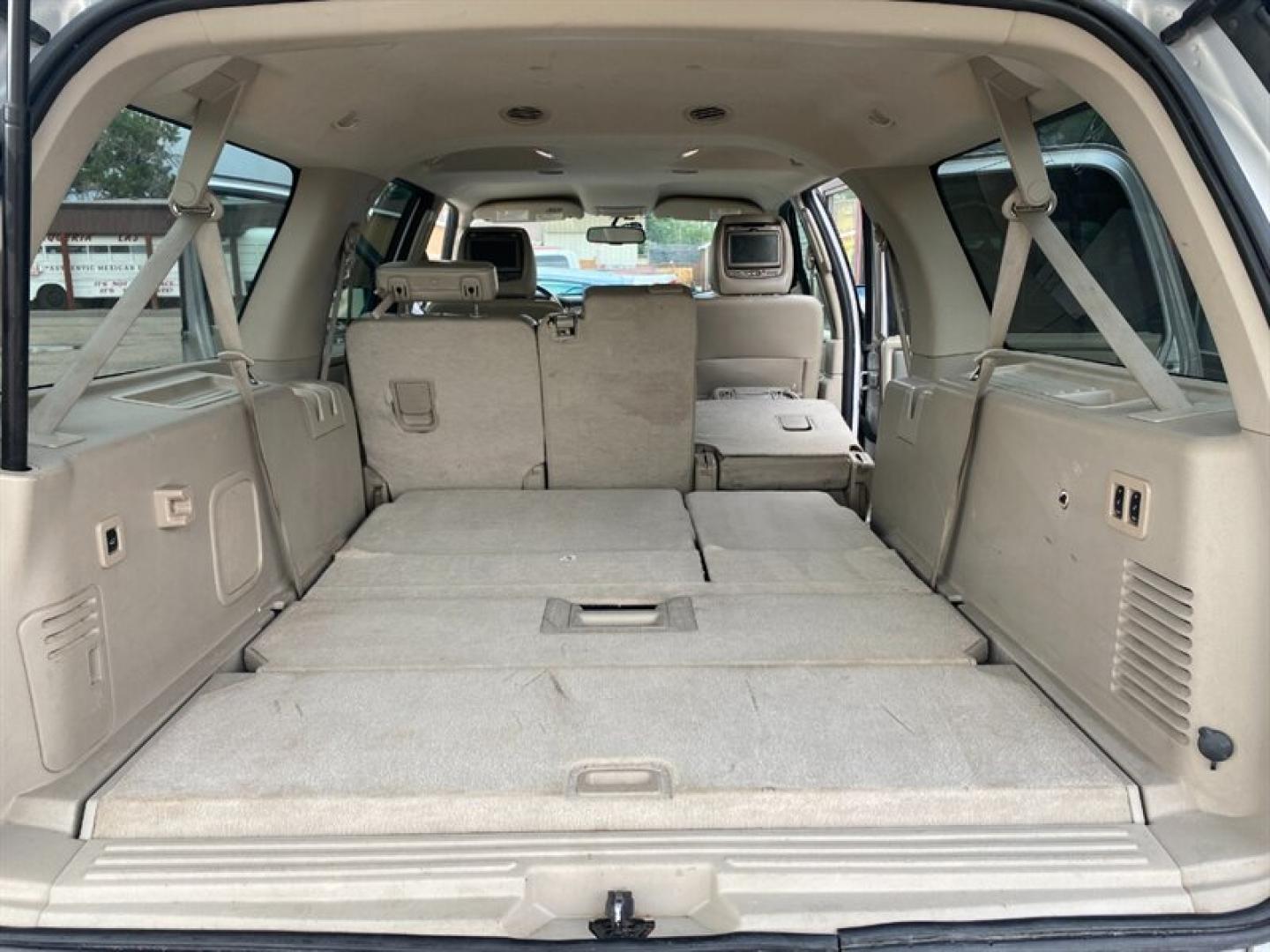 2012 Silver Ford Expedition EL Limited (1FMJK2A56CE) with an 5.4L Flex Fuel V8 310hp 365ft. lbs. engine, Automatic transmission, located at 842 E South Street, Powell, WY, 82435, (307) 754-7289, 44.752300, -108.746933- Photo#15