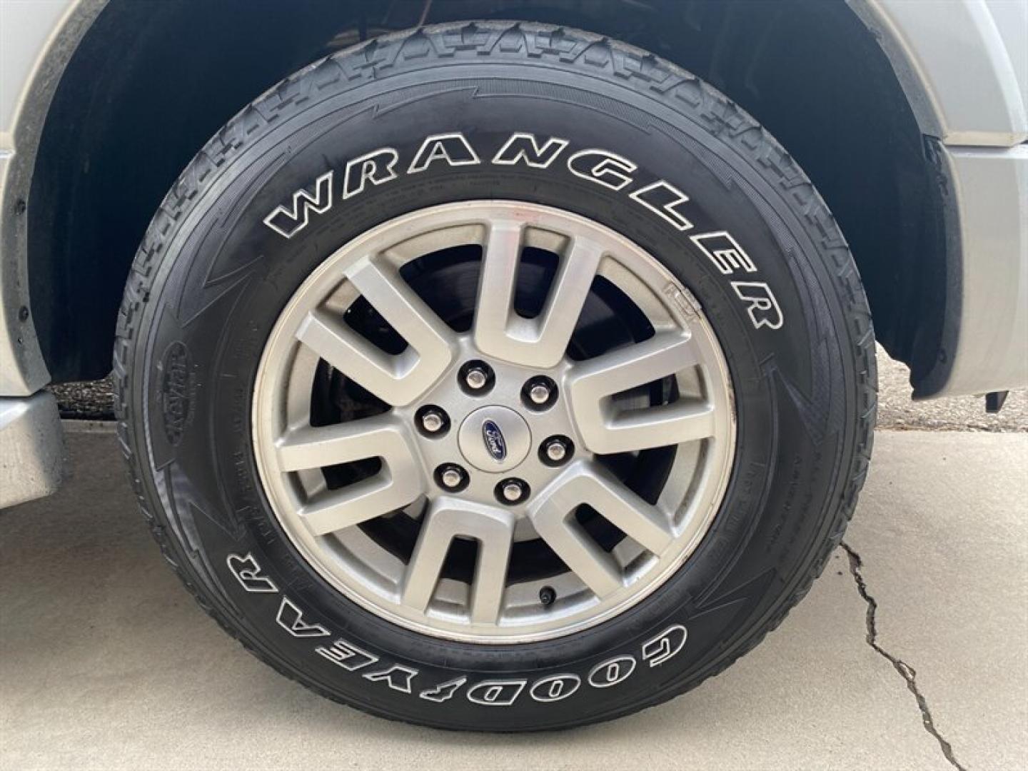 2012 Silver Ford Expedition EL Limited (1FMJK2A56CE) with an 5.4L Flex Fuel V8 310hp 365ft. lbs. engine, Automatic transmission, located at 842 E South Street, Powell, WY, 82435, (307) 754-7289, 44.752300, -108.746933- Photo#23