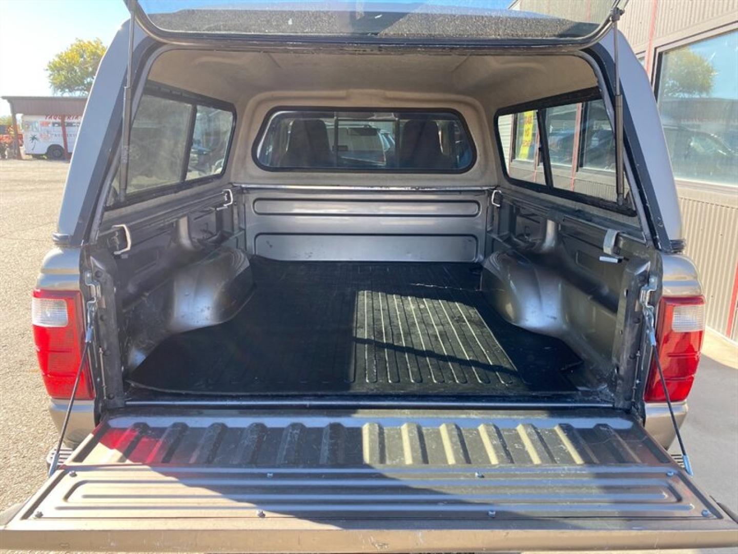 2005 Tan Ford Ranger XL 2dr SuperCab XL (1FTYR15E45P) with an 4.0L V6 207hp 238ft. lbs. engine, 5 Speed Manual transmission, located at 842 E South Street, Powell, WY, 82435, (307) 754-7289, 44.752300, -108.746933- Photo#10